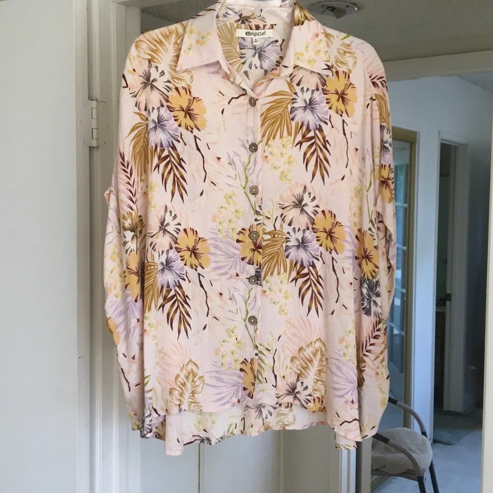 RIP CURL/PEACHY-PINK FLORAL GUAZE BEACH COVERUP OR SHIRT
